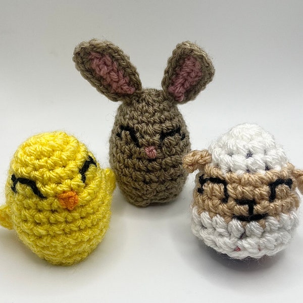 Cache-oeufs crème au crochet - Lapin, agneau et poussin