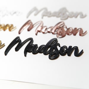 Tarjeta de lugar de acrílico con caligrafía cursiva cortada a láser para invitados, invitados a la boda