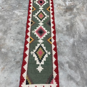 Alfombra kilim verde tejida a mano, alfombra geométrica tribal vintage, alfombra de pasillo de tejido plano de lana, decoración de granja bohemia.