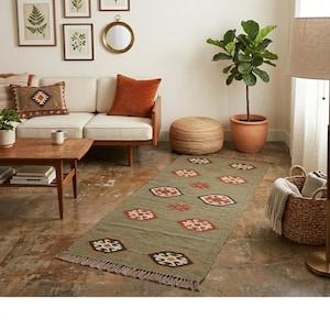 Handgeweven kelimloper - olijfgroen en zwarte wol, platgeweven, geometrische tribal gangloper, boho entreetapijt, 60 x 180 cm, 2 x 6 ft / 60 x 180 cm