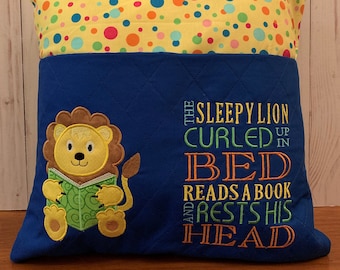 Reading Lion Applique 5 x 7 Pocket Pillow, Reading Cushion Embroidery Applique Design Not a physical item! Digital Download Only
