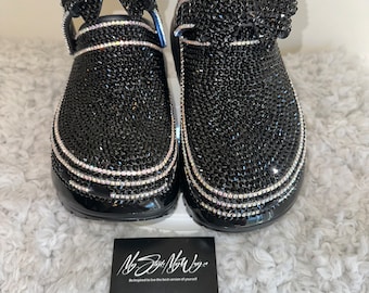 Crocs Mega Crush negros con diamantes de imitación y lazo