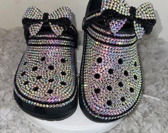 Crocs Bling: Crocs negros con diamantes de imitación y lazo