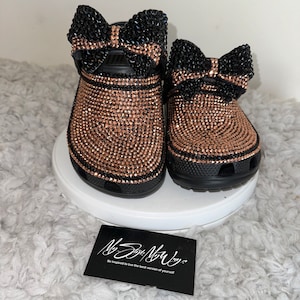 Zuecos personalizados hechos a mano en oro rosa con lazo negro para mi estilo / Regalos de cumpleaños para ella / Regalos de aniversario / Regalos de puerperio / Zapatos de mujer personalizados