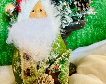 Handmade Primitive Santa Claus: Christmas Folk Art Ornie