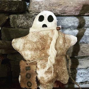 Primitive Grungy Ghost Ornie - Primitive Halloween Decor - Boo - Ghosts