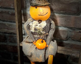 Handgemachte Kürbis-Hexe: Handgemachte Herbst-Halloween-Dekoration