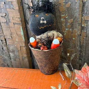 Primitive Black Pumpkin Patch Doll, Primitive Pumpkin Decor, Grubby Bucket Candy Corn Pumpkin Man, Fall and Autumn Decor, Folk Art