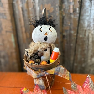 Primitive GHOST Pumpkin Patch Doll, Primitive Pumpkin Decor, Grubby Bucket Pumpkin Man, Fall and Autumn Decor, Folk Art