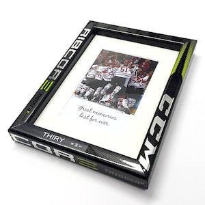 Asombroso marco de imagen de palo de hockey - MINI (14 x 20 cm) - CCM Ribcor Trigger 2 PMT