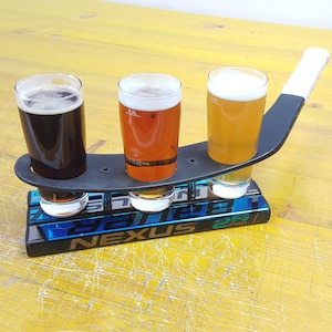 Impresionante juego de bandeja y vaso con forma de palo de hockey - Cerveza