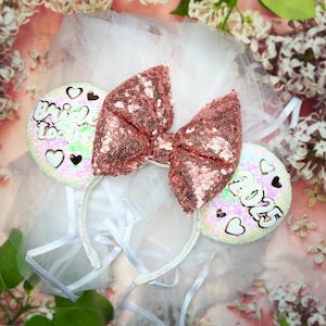 Luxury Bridal Mouse ears with removable Veil Hen Bride Batchelorette Bride to Be white ears with a rose gold bow personalised