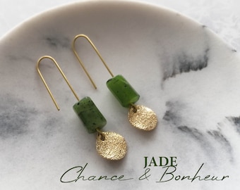 Orecchini vintage in cristallo verde con chiusura a leva lunga pendenti color oro - Italia