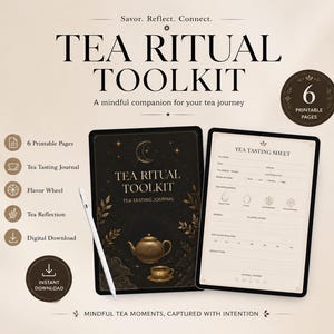 Puede incluir: Un kit digital de ritual de té con una portada que muestra una ilustración de tetera y taza doradas, una hoja de cata de té con campos para notas y un lápiz óptico blanco. El texto incluye TEA RITUAL TOOLKIT y 6 PRINTABLE PAGES.