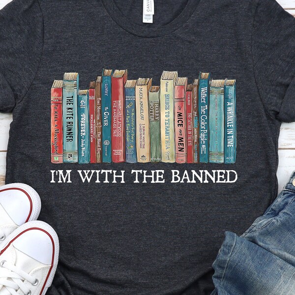 Estoy con la camisa prohibida, camisa de libros prohibidos, camisa de bibliotecario, camisa de libro, camisa de lectura, regalo para amante de los libros, camisa de libros gratis, camiseta de libros