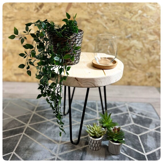 Side plant table outlet