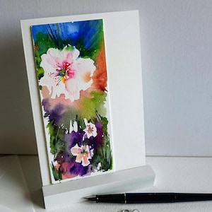 Rose églantier rose sauvage abstraite aquarelle originale peinte à la main, carte postale pliante + enveloppe, félicitations rouge vert bleu, 11,5 x 17 cm
