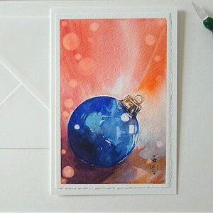 Boule de Noël bleue peinte à la main, aquarelle originale, carte pliante de Noël 11,5 x 17 cm, carton et enveloppe en ivoire uniques - pas d'impression !