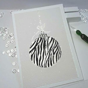 Carte de Noël peinte à la main avec boule de Noël et paillettes zèbre, aquarelle originale, carte pliante avec enveloppe 11,5 x 17 cm (Din B6), unique - sans impression