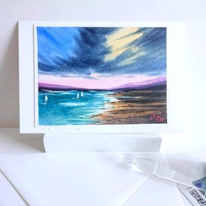 Handbeschilderde vouwkaart, maritiem landschap, zeilboten in avondstemming, liggend formaat 11,5 x 17 cm met envelop, zonder tekst, originele aquarel