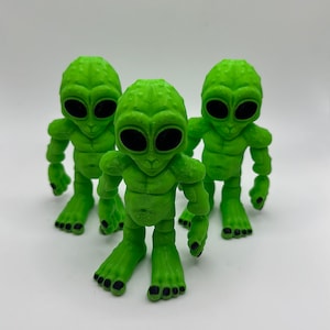 Flexi Alien Figurine 3D Printed, Mini Extraterrestrial Toy, Optional Trash Can