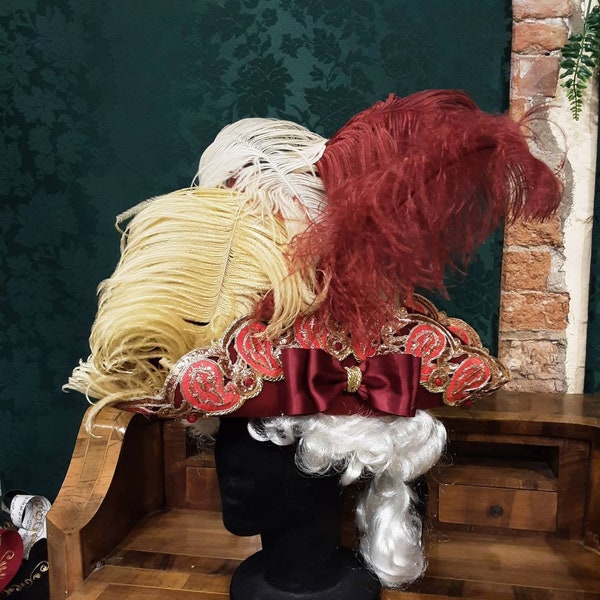 Chapeau vénitien tricorne pour homme ou femme fait main, grosses plumes, cristaux de dentelle de Burano et passementerie