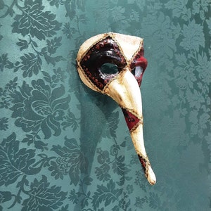 Scaramouche nose mask from the Commedia dell&#39;Arte, handmade with baroque decorations and trimmings.