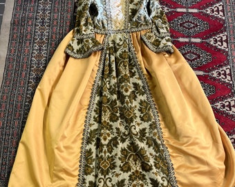 Venetian costume for girls in 18th century baroque style entirely handmade, hand made, venetian mask, mask venice, baroc