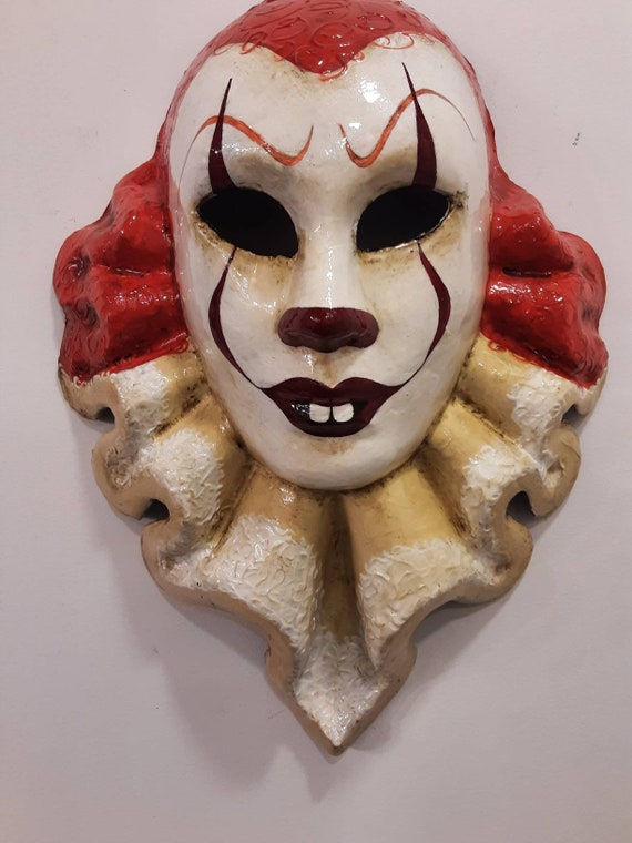 Come decorare a mano una maschera per Halloween