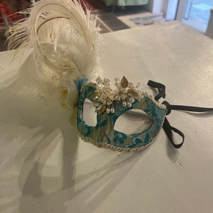 Colombina Original Venetian mask Paper mache Swan, hand decorated with feathers and crystals, hand made, paper mache mask, Venetian mask