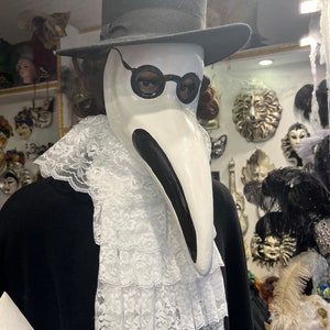 complete Plague Doctor in hand-painted papier-mâché and baroque decorations, hand made, paper mache mask, Venetian mask, Halloween