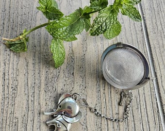 Stainless steel loose leaf tea strainer with elephant charm