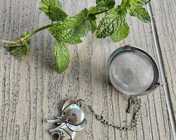 Stainless steel loose leaf tea strainer with elephant charm