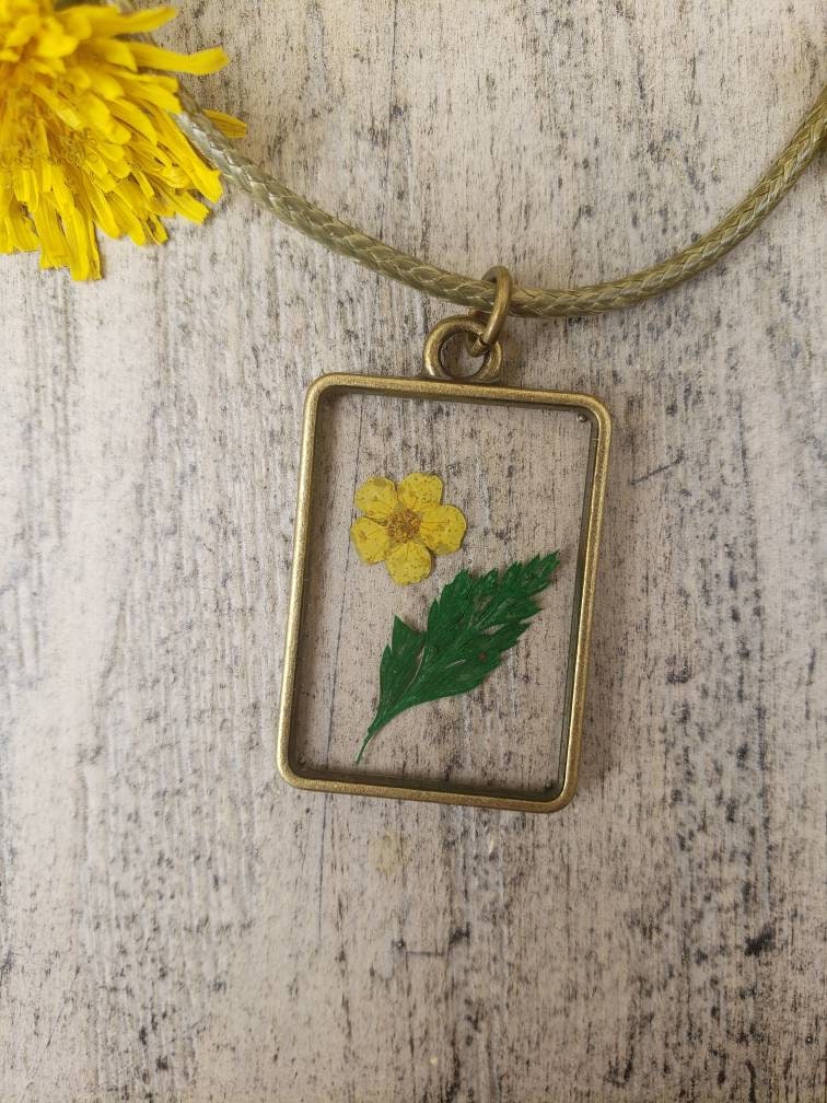 White Daisy Resin Dried Flower Necklace, Gift For Her