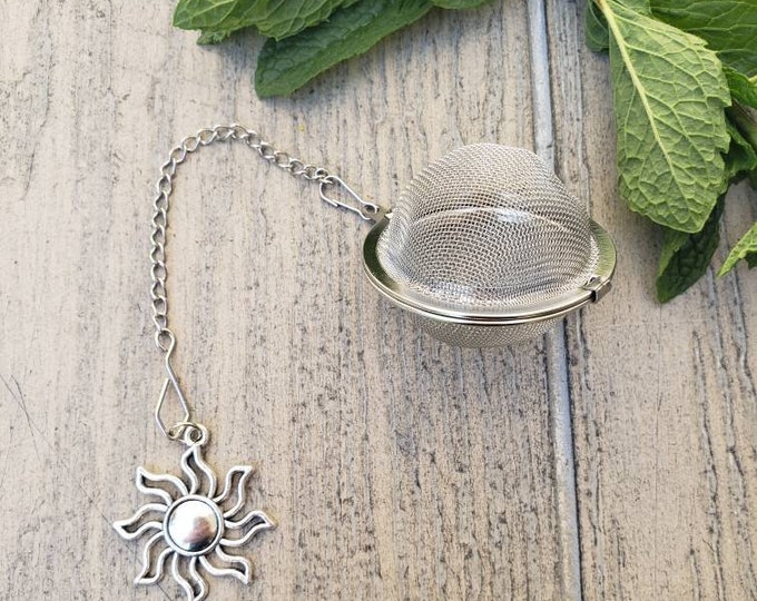 Stainless steel loose leaf tea strainer
