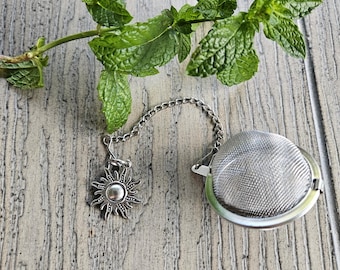 Stainless steel loose leaf tea strainer with sun charm