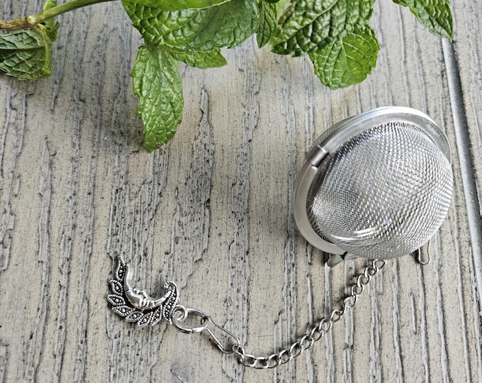 Stainless steel loose leaf tea strainer with moon charm