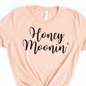 Honeymoonin&#39; Shirt, Newlywed Shirts, Honeymoon T-shirts, Just Married Shirts, Gift for Bride and Groom, Mr and Mrs Shirt, Honey Moon