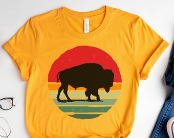 Retro Sunset Bison Shirt, Buffalo Shirt, Wyoming Shirt, Bison Shirt, Bison Lover T-Shirt, Cute Buffalo Gift, Christmas Wildlife Shirt