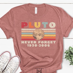 Pluto Never Forget Retro Style Shirt, Cool Outer Space Gift for Men and Women, Funny Dwarf Planet Tee, Vintage Solar System Humor Tee Shirt