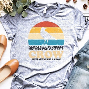 Crow Lover Shirt, Always Be Yourself Unless You Can Be a Crow Sunset Shirt, Crow Shirt, Geschenk für Krähenliebhaber, Crows Design, Vogel Liebhaber Shirts