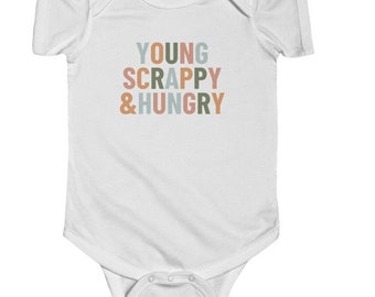 Body infantil de malha fina Young Scrappy and Hungry, Hamilton Baby, presente Hamilton para criança
