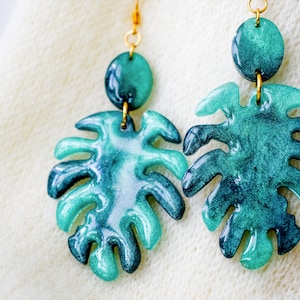 Handmade dangling earrings | Handmade resin jewelry | Monsterra Leaf Earrings