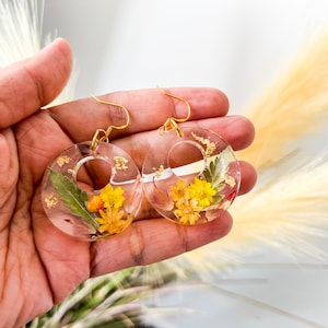 Round Flower Dangling Earrings | Handmade Jewelry | Dried Flower Earrings | Resin Jewelry