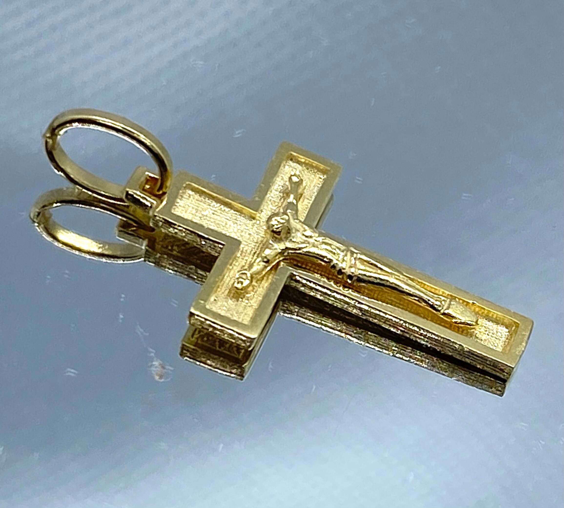 18k solid gold crucifix pendant Clearance