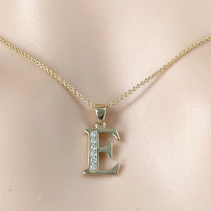 Colgante con la letra E en oro de 10 quilates y 14 quilates con circonita cúbica. Collar minimalista pequeño para mujer. Regalo para el Día del Padre.