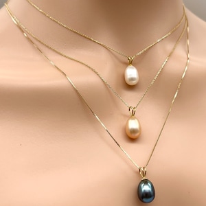 18K Gold Pearl Necklace, Minimalist Pearl Pendant, Birthday Gift for Women, Bridesmaid Gift,  For Wife