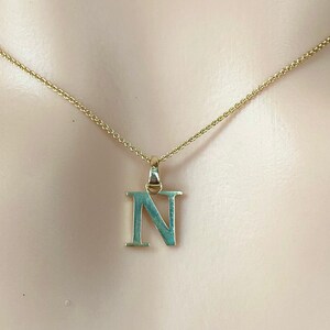 Colgante de letra N en oro, oro macizo de 10 quilates, collar con letra pequeña, collar minimalista para mujer, para novias