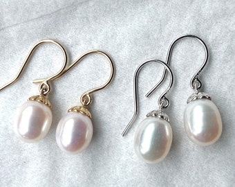Pearl Drop Earrings, 14K Solid Gold Earrings, Handmade in Montréal Canada, June Birthstone, Birthday Gift for Wife,
