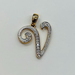 Colgante de oro con inicial V, collar con inicial grabada en oro de 10 quilates con diamantes, regalo personalizado, regalo de cumpleaños para mujer, regalo para el Día de la Madre
